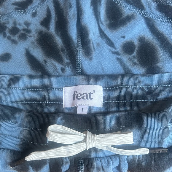 Feat Clothing women shorts in sweatshirt material | large | “Volt” blue tie-dye - Picture 6 of 8